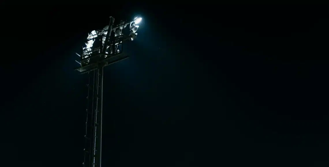 le luksów potrzeba na boisku, korcie czy stadionie? - VAVE Light